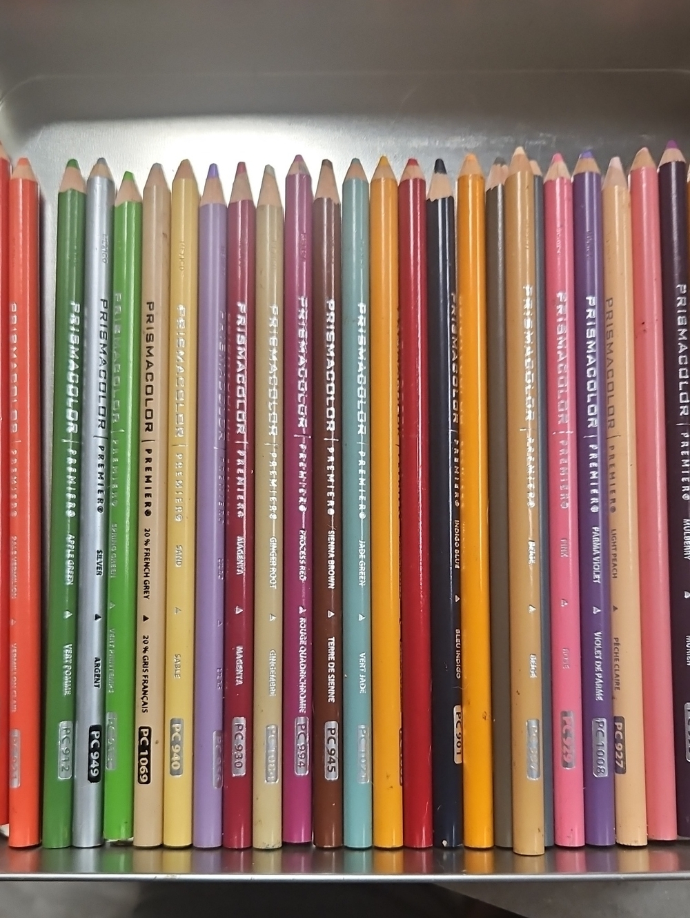 82 Prismacolor Colored Pencil Set In Tin